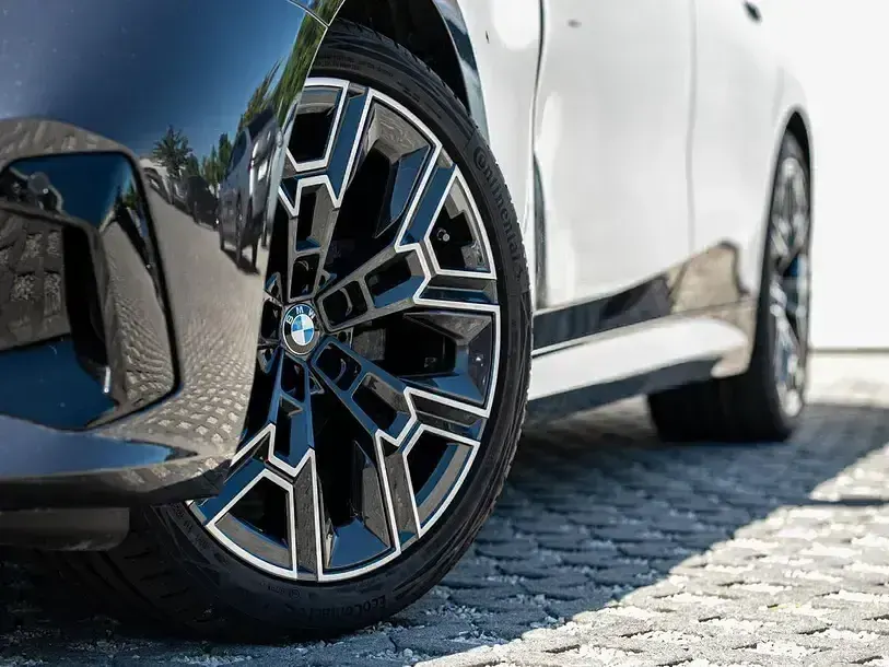 Gebraucht BMW 520 M Sport 197 PS (144 kW) 2025 Sophistograu brillanteffekt metallic Kombi