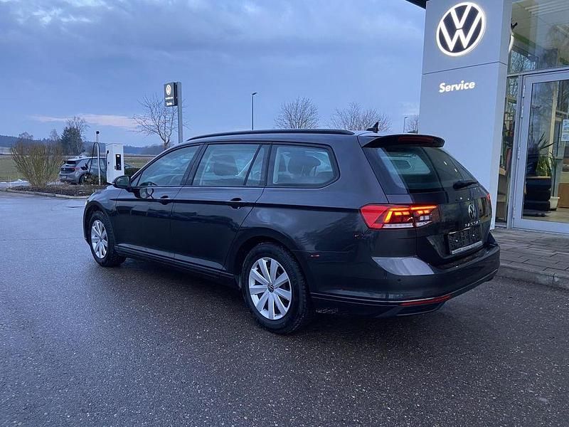 Gebraucht VW Passat 150 PS (110 kW) 2022 Grau Kombi