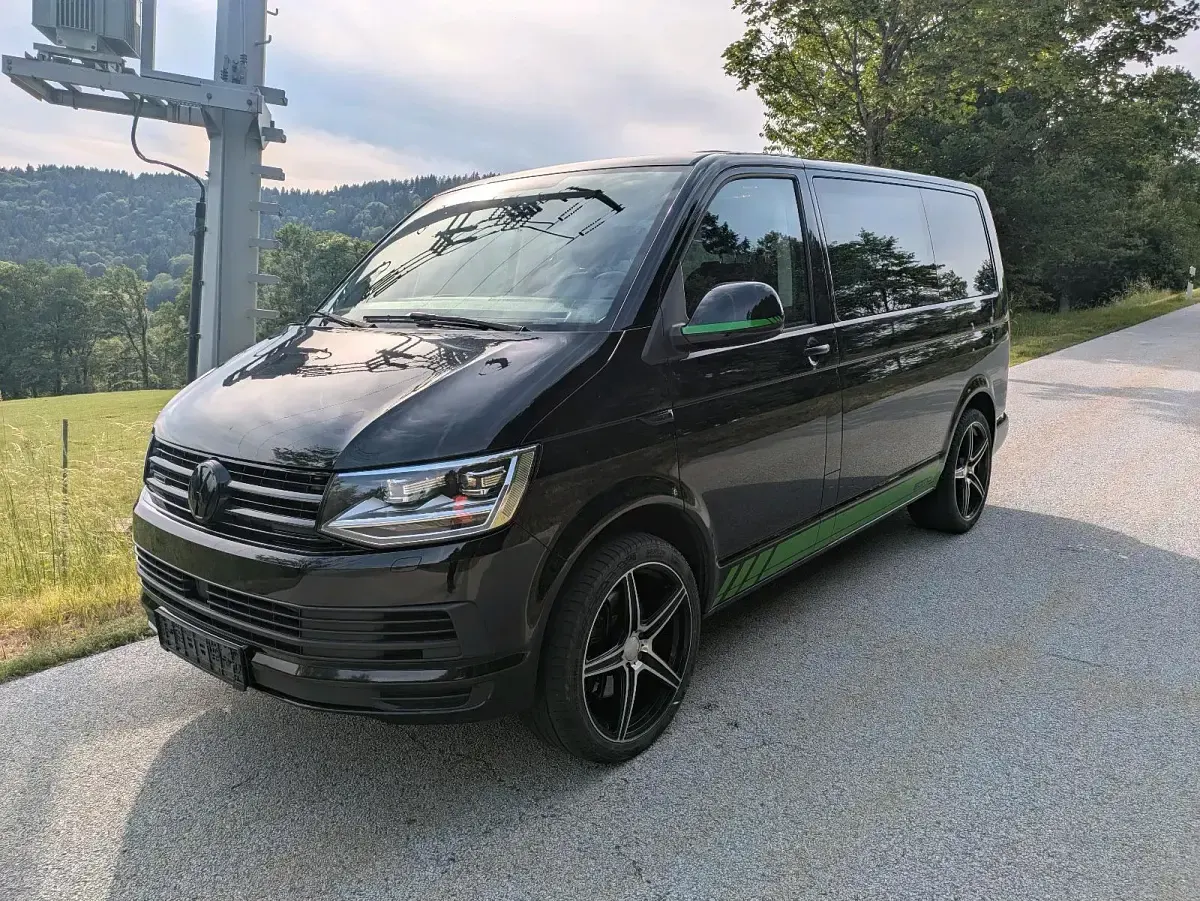 Gebraucht VW Multivan 150 PS (110 kW) 2018 Schwarz Van / Kleinbus