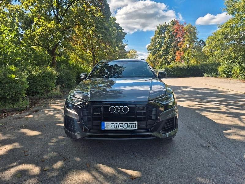 Grau Gebraucht 2019 Audi Q8 S-line plus SUV | 45.700 € (Superpreis) - Bild 1/4