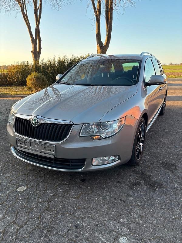 Gebraucht Skoda Superb 160 PS (117 kW) 2010 Braun Kombi