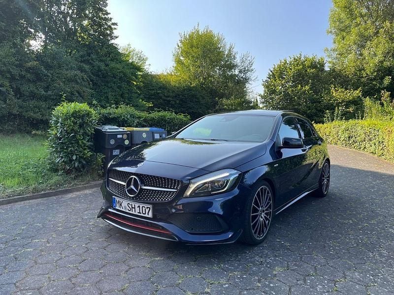 Blau Gebraucht 2017 Mercedes A250 Limousine | 22.499 € (Fairer Preis) - Bild 1/4
