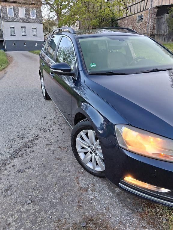 Usata VW Passat 105 CV (77 kW) 2012 Blu Berlina