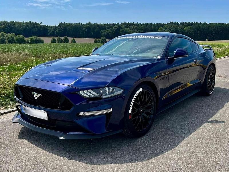 Blau Gebraucht 2020 Ford Mustang GT Fastback Coupé | 38.900 € (Fairer Preis) - Bild 1/4