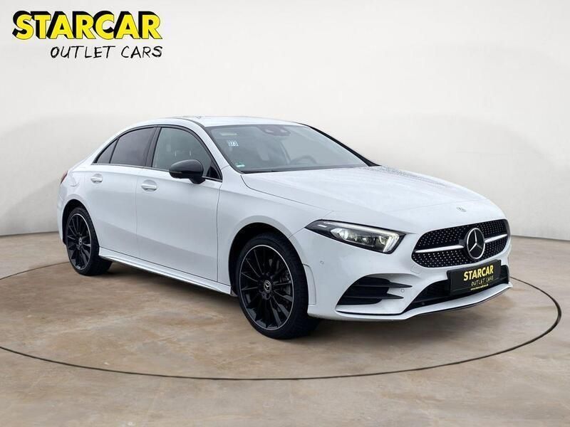 Digitalweiss metalliclack Gebraucht 2023 Mercedes A250 AMG line Limousine | 36.970 € - Bild 1/4