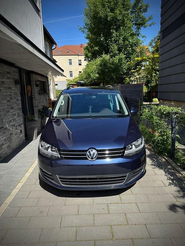 Blau Gebraucht 2016 VW Sharan Comfortline Van / Kleinbus | 14.500 € (Guter Preis) - Bild 1/4