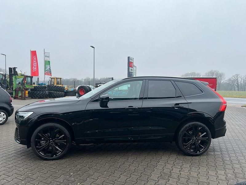 Neu Volvo XC60 Plus 250 PS (183 kW) 2025 Schwarz SUV