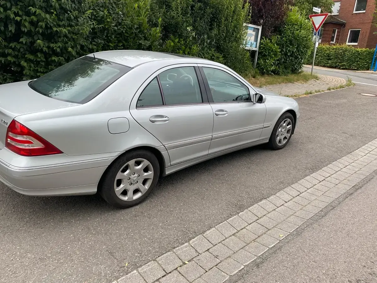 Gebraucht Mercedes 200 136 PS (100 kW) 2004 Silber Limousine