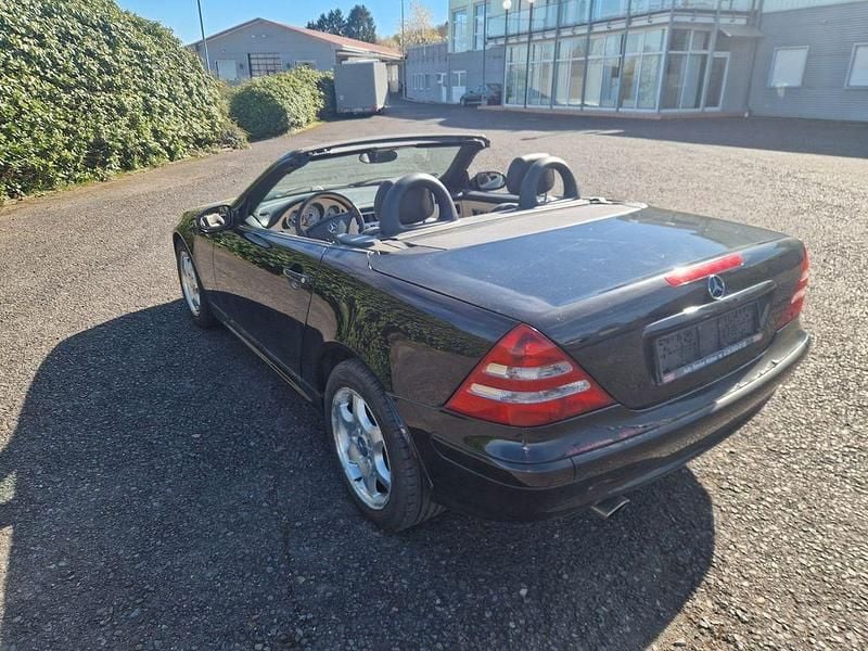 Gebraucht Mercedes SLK230 197 PS (144 kW) 2000 Schwarz Cabrio
