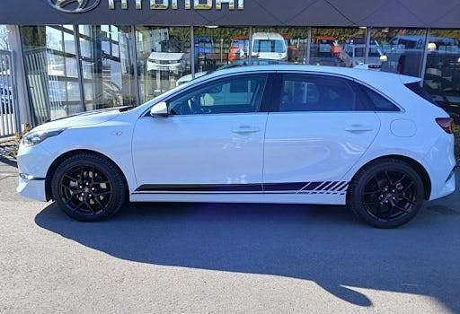 Gebraucht Kia Ceed Vision 140 PS (102 kW) 2022 Weiß Kleinwagen