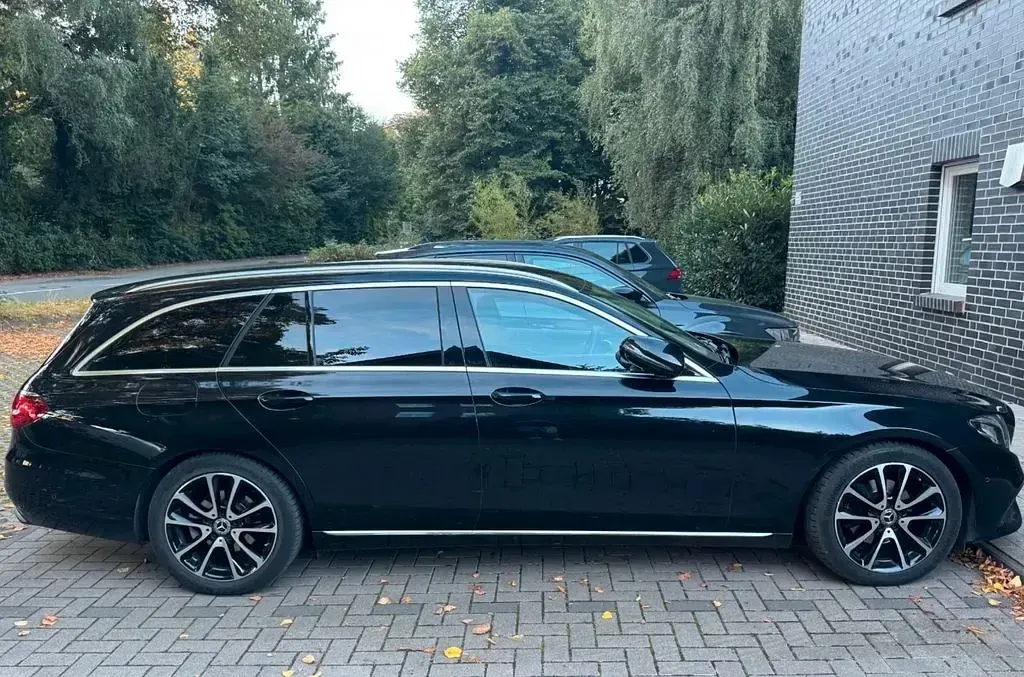 Gebraucht Mercedes E220 Avantgarde 194 PS (142 kW) 2017 Schwarz Limousine