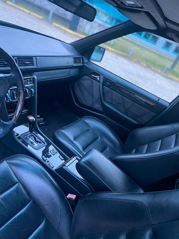 Gebraucht Mercedes E500 320 PS (235 kW) 1994 Silber Limousine