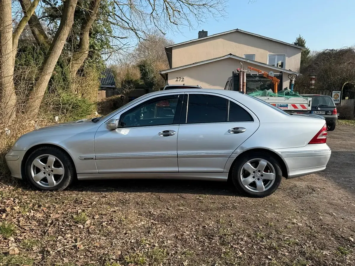 Gebraucht Mercedes 200 122 PS (89 kW) 2006 Silber Limousine