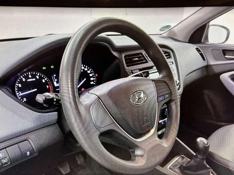 Gebraucht Hyundai i20 Classic 84 PS (61 kW) 2017 Limousine