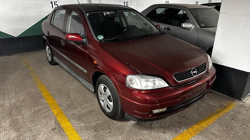Gebraucht Opel Astra 101 PS (74 kW) 1998 Rot Limousine