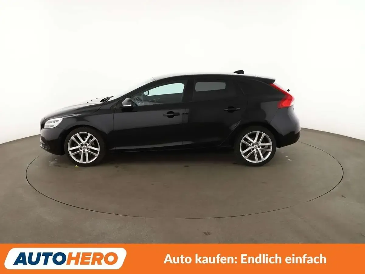 Gebraucht Volvo V40 Momentum 122 PS (89 kW) 2017 Schwarz Kombi