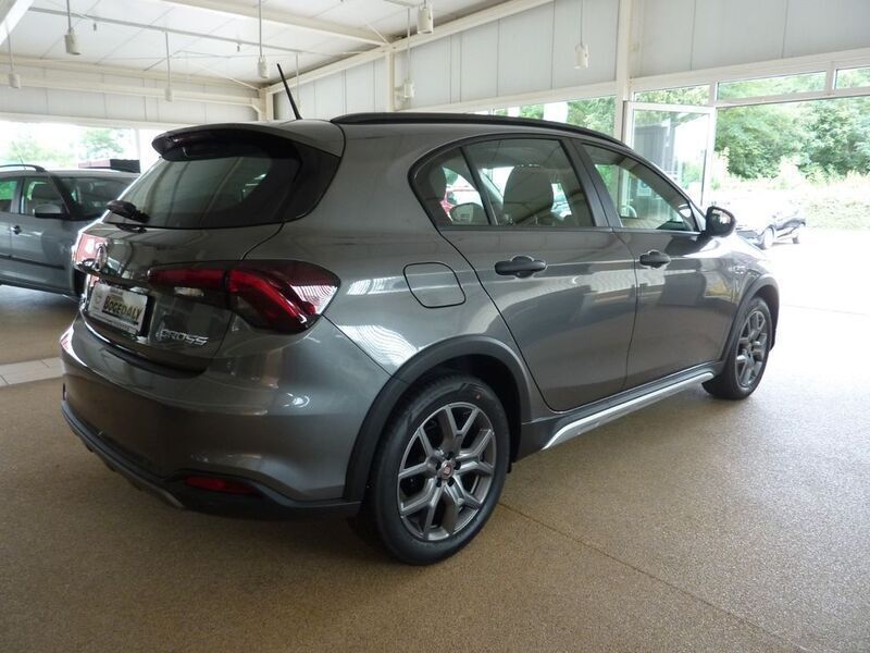 Gebraucht Fiat Tipo Cross 99 PS (72 kW) 2021 Grau Limousine
