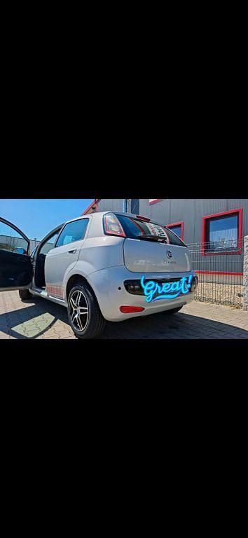 Gebraucht Fiat Grande Punto 77 PS (56 kW) 2011 Silber Kleinwagen