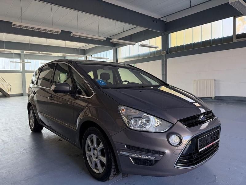 Gebraucht Ford S-MAX Titanium 160 PS (117 kW) 2013 Braun Van / Kleinbus