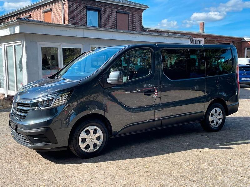 Gebraucht Renault Trafic Life 150 PS (110 kW) 2023 Schwarz Van / Kleinbus