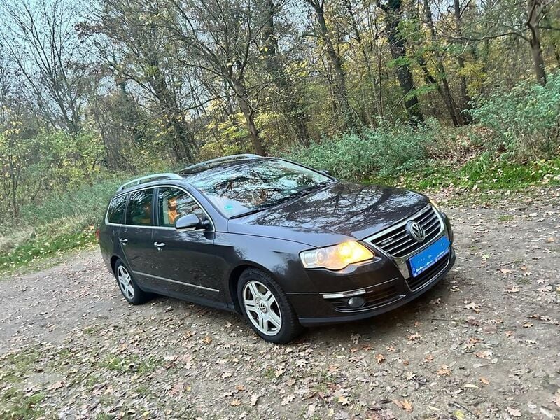 Braun Gebraucht 2009 VW Passat Comfortline Kombi | 3.500 € (Fairer Preis) - Bild 1/4
