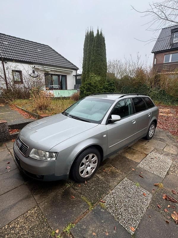 Silber Gebraucht 2001 Audi A4 Kombi | 850 € (Superpreis) - Bild 1/4