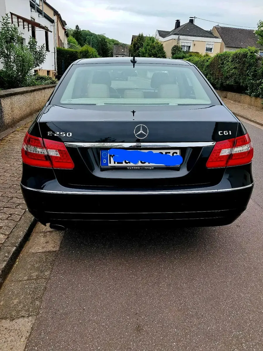 Gebraucht Mercedes E250 Elegance 204 PS (150 kW) 2009 Schwarz Limousine