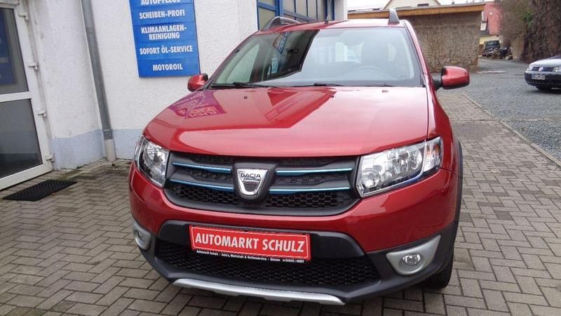 Gebraucht Dacia Sandero Prestige 90 PS (66 kW) 2016 Rot Limousine