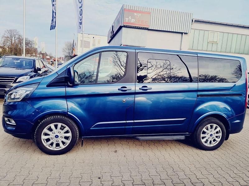 Gebraucht Ford Transit Titanium 131 PS (96 kW) 2019 Chromablau metallic Kombi