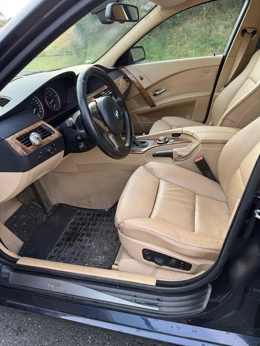 Gebraucht BMW 530 258 PS (189 kW) 2006 Blau Kombi