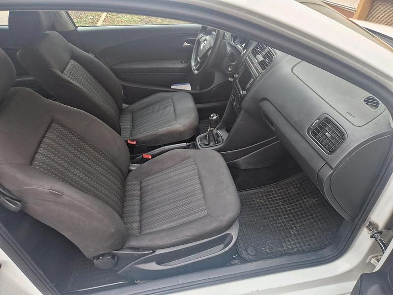 Gebraucht VW Polo 75 PS (55 kW) 2015 Weiß Kleinwagen