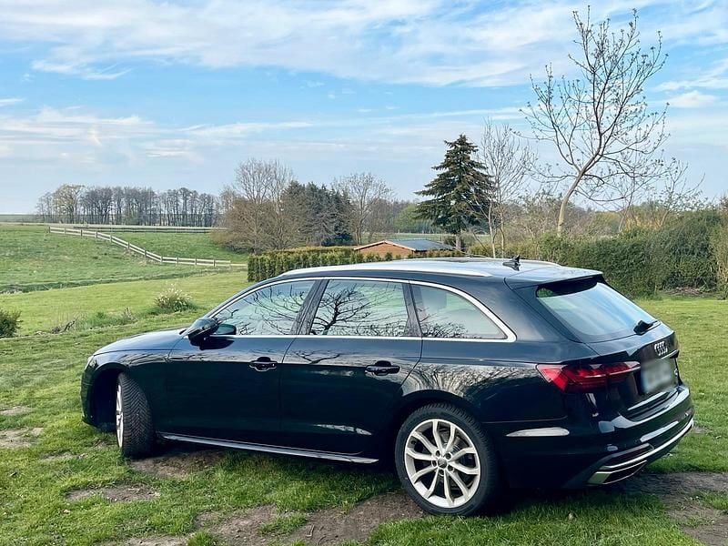 Second-hand Audi A4 Advanced 190 CP (139 kW) 2020 Negru Break