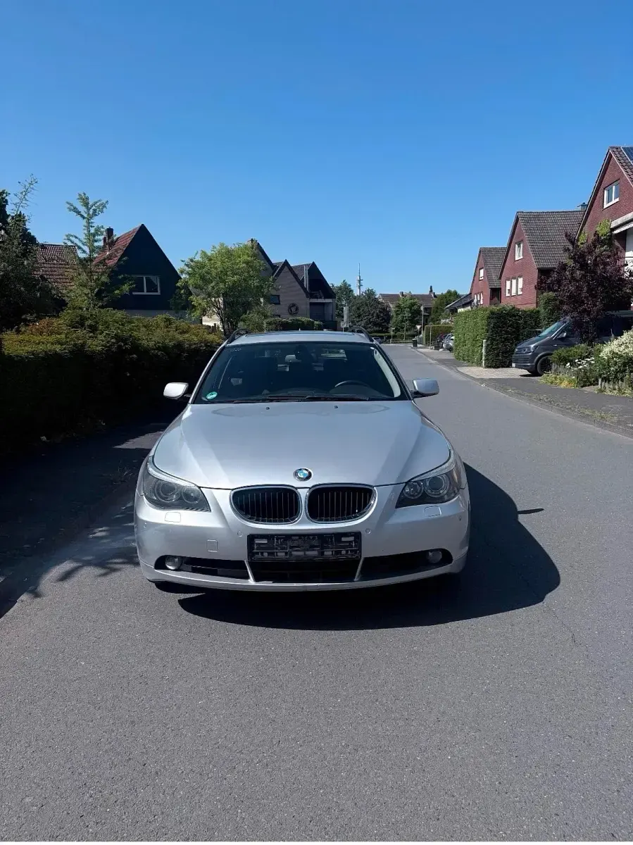 Gebraucht BMW 525 177 PS (130 kW) 2005 Grau Kombi