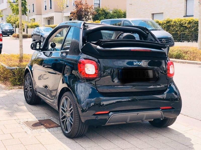 Używany Smart ForTwo Cabrio Brabus 90 KM (66 kW) 2018 Czarny Kabriolet