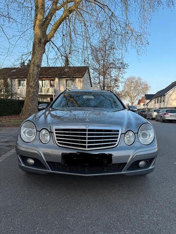 Gebraucht Mercedes E220 150 PS (110 kW) 2007 Grau Kombi