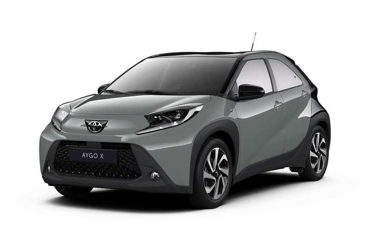 Neu Toyota Aygo 72 PS (52 kW) 2025 Urban khaki / night sky black Kleinwagen