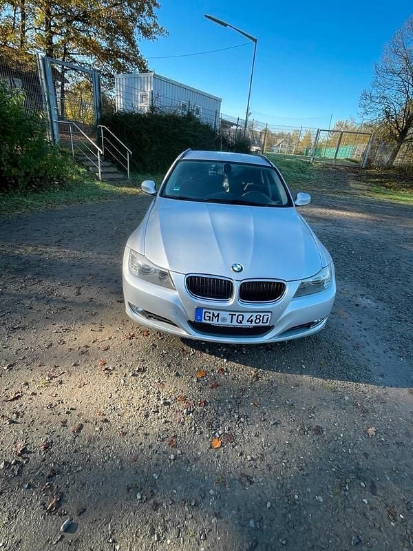 Silber Gebraucht 2012 BMW 320 Kombi | 3.500 € (Superpreis) - Bild 1/4