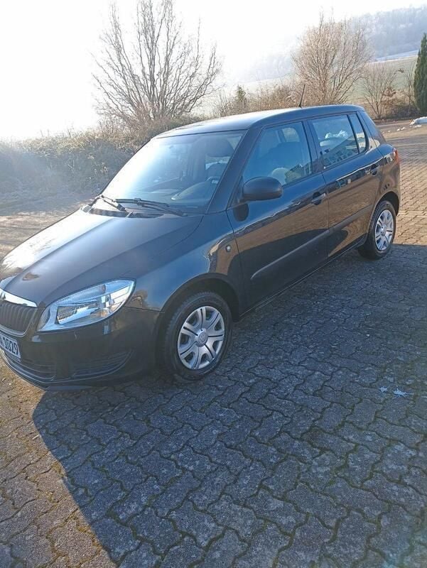 Schwarz Gebraucht 2014 Skoda Fabia Ambition Kleinwagen | 3.099 € (Guter Preis) - Bild 1/4