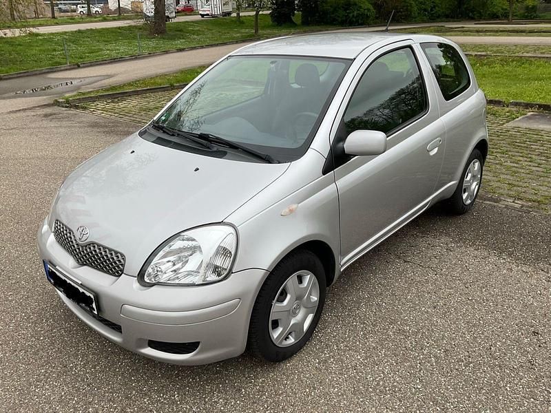 Gebraucht Toyota Yaris Sol 65 PS (47 kW) 2004 Silber Limousine