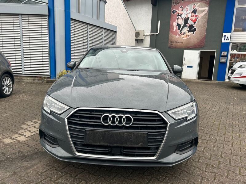 Grau Gebraucht 2018 Audi A3 Limousine | 18.400 € (Fairer Preis) - Bild 1/4