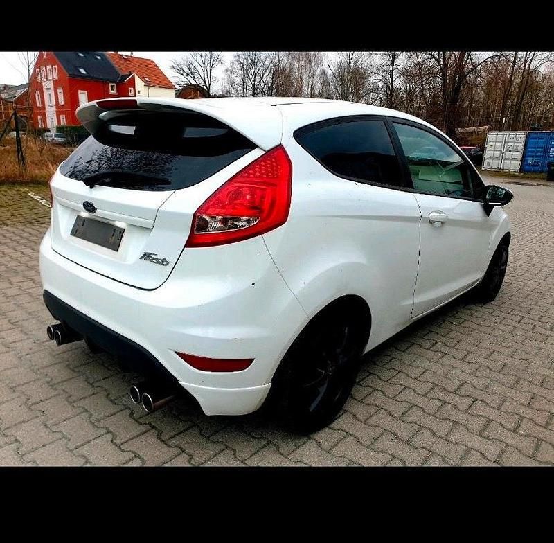 Gebraucht Ford Fiesta 82 PS (60 kW) 2009 Weiß Kleinwagen