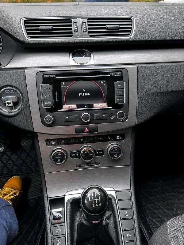 Blau Gebraucht 2013 VW Passat Comfortline Kombi | 8.400 € (Fairer Preis) - Bild 1/4