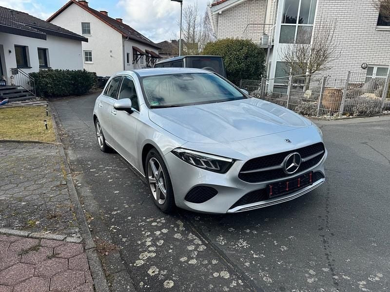 Gebraucht Mercedes A200 163 PS (119 kW) 2023 Silber Limousine
