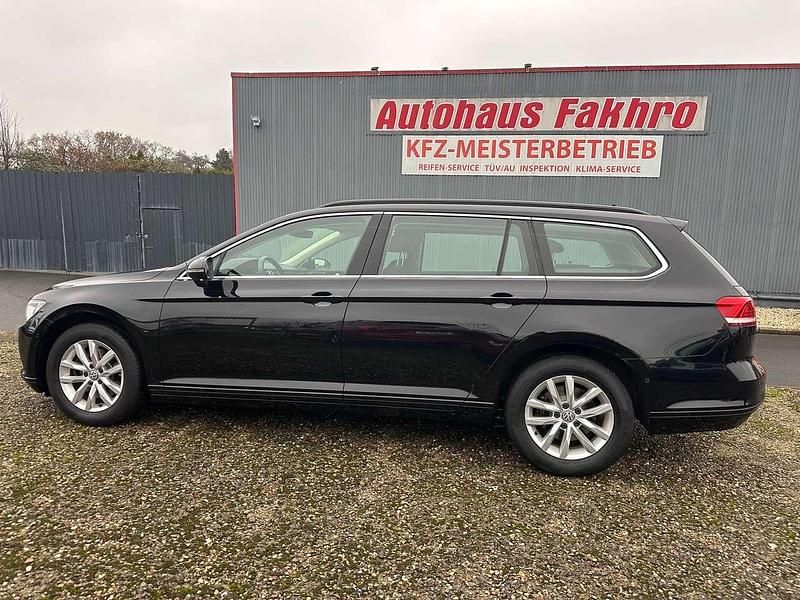 Gebraucht VW Passat Comfortline 150 PS (110 kW) 2018 Deep black perleffekt Kombi