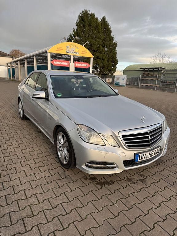 Gebraucht Mercedes E220 Avantgarde 170 PS (125 kW) 2011 Silber Limousine