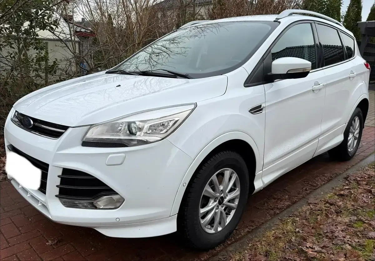 Gebraucht Ford Kuga Individual 150 PS (110 kW) 2015 Weiß SUV