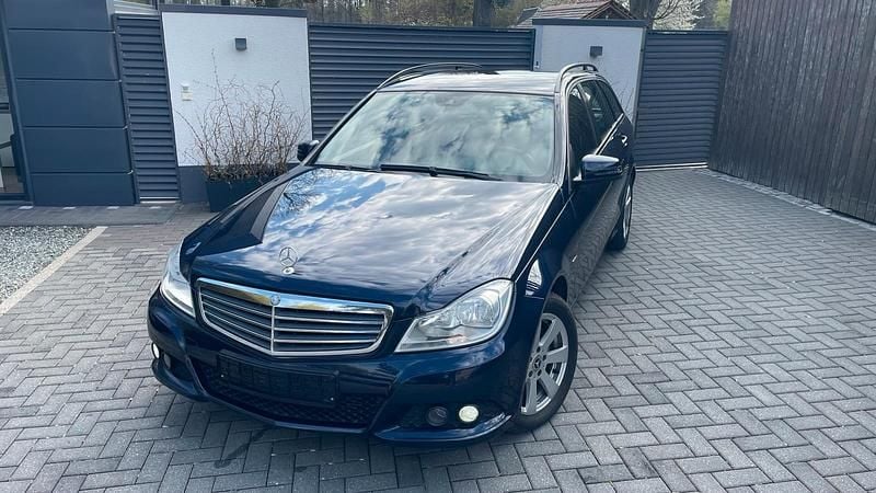 Gebraucht Mercedes C180 120 PS (88 kW) 2011 Blau Kombi