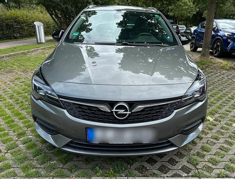 Grau Gebraucht 2021 Opel Astra Edition Kombi | 11.500 € (Superpreis) - Bild 1/4