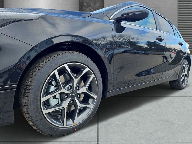 Neu Kia Ceed Style 140 PS (102 kW) 2025 Zilinaschwarz Kleinwagen