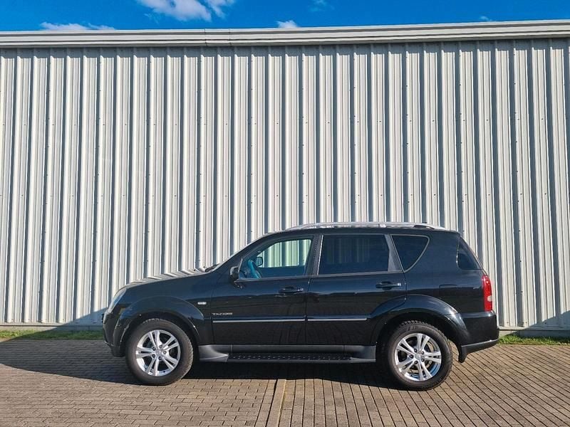 Schwarz Gebraucht 2012 Ssangyong (KGM) Rexton SUV | 8.980 € - Bild 1/4